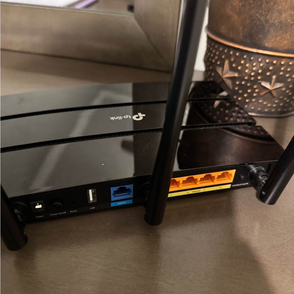TP-Link Black Wireless Router - Picture 3 of 3
